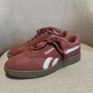 Women’s 8.5 Dusty Rose Reeboks